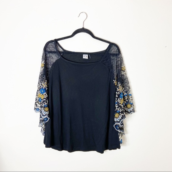 Akemi + Kin | Callista Boho Embroidered Sleeve Tee - Picture 2 of 6